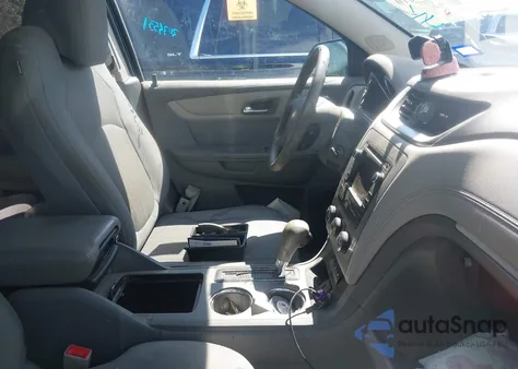 2017 Chevrolet Traverse Ls z USA, uszkodzony, nr VIN 1GNKRFKD2HJ243839